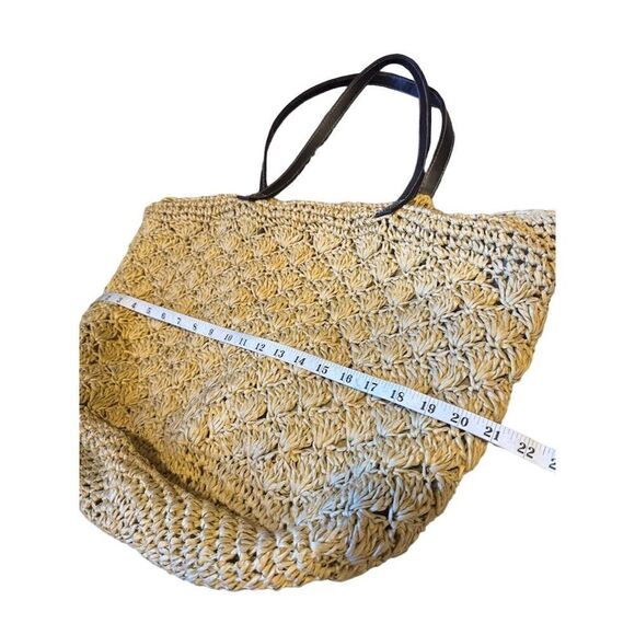 IZOD Women's Beige Straw Tote Bag with Brown Leather Handles - Boho Summer Style - Picture 4 of 8